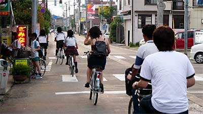 5日夕方のJR三条駅前通り