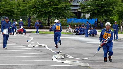 11日開かれた三条市長杯争奪第17回三条市消防団小型ポンプ操法競技会