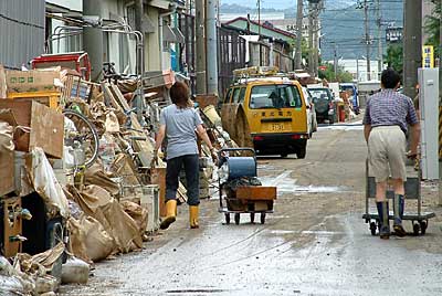 南四日町2地内の復旧作業