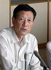 定例会見する高橋三条市長