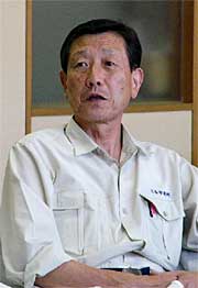 7.13水害に対応した定例会見で最後となった27日、会見する高橋三条市長