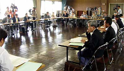 7日、三条市内全小中学校校長を対象に開かれた臨時校長会