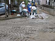 曲渕地内の泥は今もこの通り
