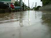西四日町あたりで再び冠水した道路