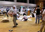 ボランティアの締めくくりは拠点とした三条市総合福祉センターの掃除