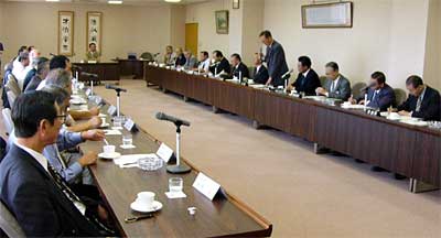 渡辺会頭の続投を決めた9日の三条商工会議所臨時常議員会
