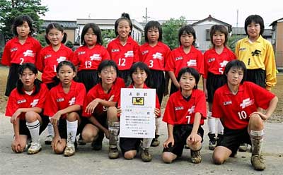 第1回新潟県U-12女子8人制サッカー大会で準優勝したフリーダムガールズ