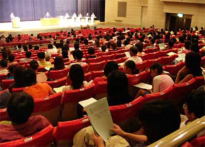 4日、燕市文化会館で開かれた(仮称)県立燕中等教育学校の説明会