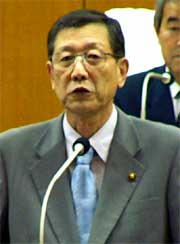 あいさつする高橋三条市長