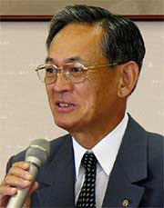 2期目続投であいさつする渡辺会頭