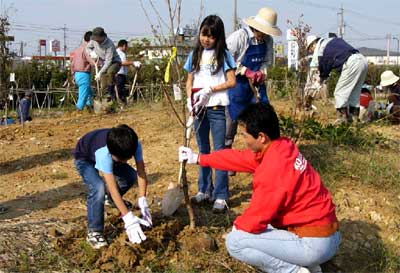 17日行われたネットワークみどり緑の植樹祭
