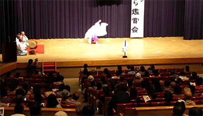 3日開かれた第33回・平成16年三条かぐら鑑賞会