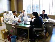 4人体制でスタートした対策室
