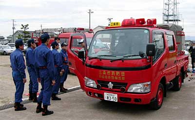 三条市消防団の本成寺分団第5部に配備された小型動力ポンプ積載車
