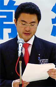 2005年度理事長所信案を発表する渡辺雅之次年度理事長