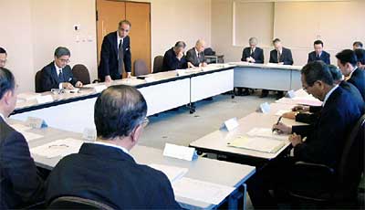 2日、中小企業大学校三条校で開かれた平成16年度運営会議