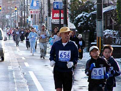 元日に開かれた恒例の三条市元旦マラソン大会