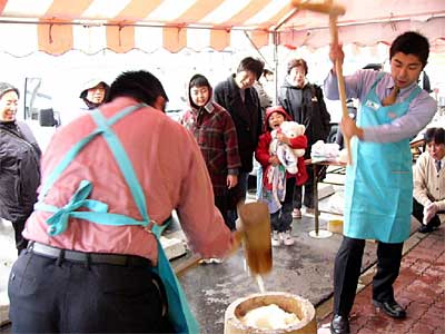 マルセン三条店のもちつき大会