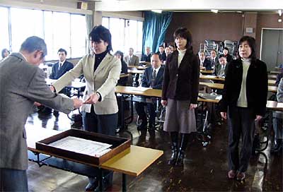 13日行われた平成16年度よい歯の学校表彰式