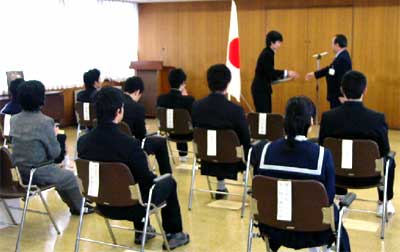 25日行われた平成16年度燕大賞表彰式