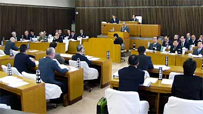 28日開かれた燕市議会臨時会で合併に伴う廃置分合を全会一致で可決