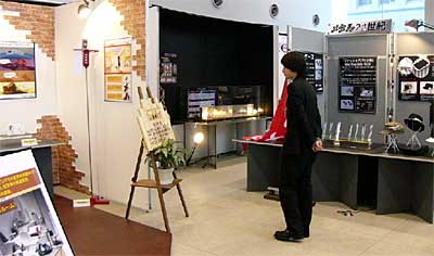 6日まで三条・燕地域リサーチコアで開かれている三条テクノスクール工業デザイン科第1期生の修了制作展「小さい匠」
