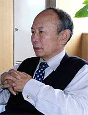 高橋三条市長の容体を説明する佐藤助役