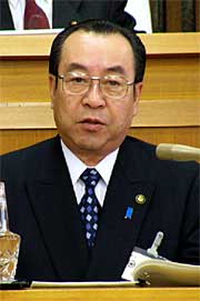 施政方針演説を行う高橋燕市長