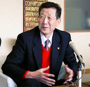 新市市長選出馬を表明する高橋三条市長
