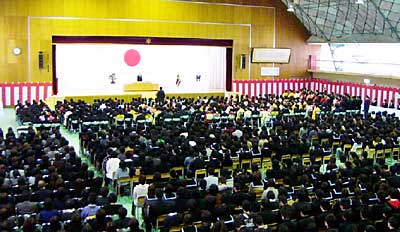 18日、現校舎では最後となる卒業式を行った三条高校