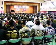 静かに進んだ式典
