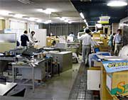 引っ越し作業で乱雑になった庁舎内