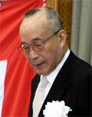 告辞を述べる蛯名学長