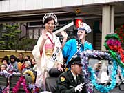 市中パレードのミス雪椿