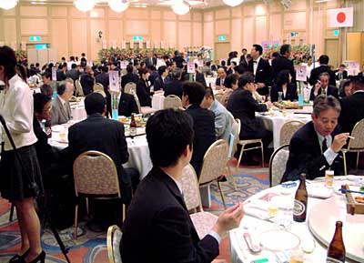 27日開かれた(社)県央研究所の設立30周年感謝のつどい