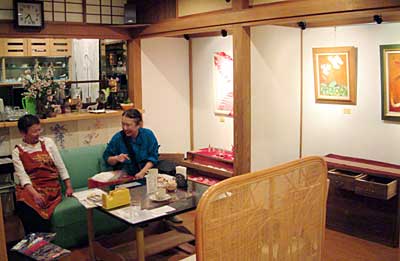 和風喫茶&ギャラリー「若狭や」で開かれている「高橋礼子・小林典子・吉原芳江 三人展」