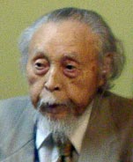 2002年9月10日、旧三条市から「名誉市民の証」を受けたときの鶴巻さん
