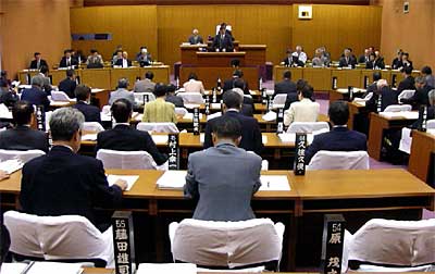 30日開会した新三条市初の議会
