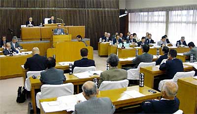15日開会した燕市議会6月定例会