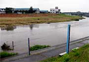 笠堀ダムの放流量増加で推移が上がり始める五十嵐川、一新橋下流側