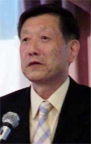 市長選出馬の決意表明を行う高橋氏