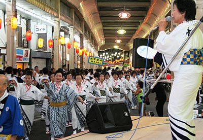 第34回燕市民祭「飛燕夏まつり」をフィナーレにいざなう24日夜の燕ばやし大会