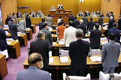 25日開かれた三条市議会第2回定例会最終日で三条市収入役への旧十日町市助役関口芳史氏の選任を起立多数で可決