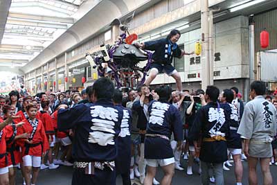 第34回燕市民祭「飛燕夏まつり」の1000人みこし
