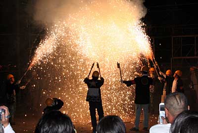 28日夜行われた和納十五夜まつりの花火