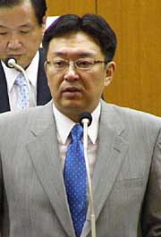 三条市収入役に就任してあいさつする関口氏