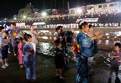 第20回越後加茂川夏祭りの加茂松坂大盆踊り大会
