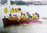 水辺の祭典と同じ10人乗りボートを2004信濃川Eボート大会のEボート