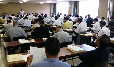 9日開かれた三条市議会9月定例会の提出議案概要説明会