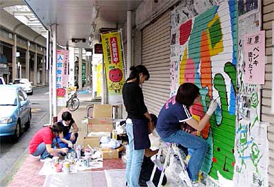 24、25日の2日間、燕市の商店街で初めて行われたシャッタアートコンテスト